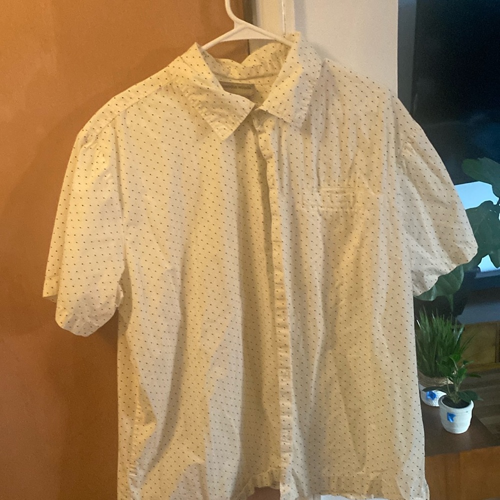 Men’s XL short sleeve Cream/ polka dot Shirt